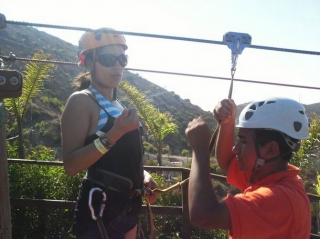  Hold the zip line